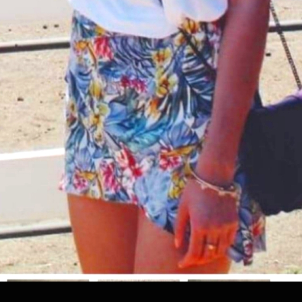 Zara Trafaulic floral mini skirt